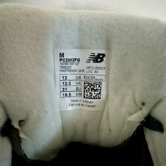 Youth 13 New Balance 2002R Nightwatch Green running sneaker - Picture 2 of 6